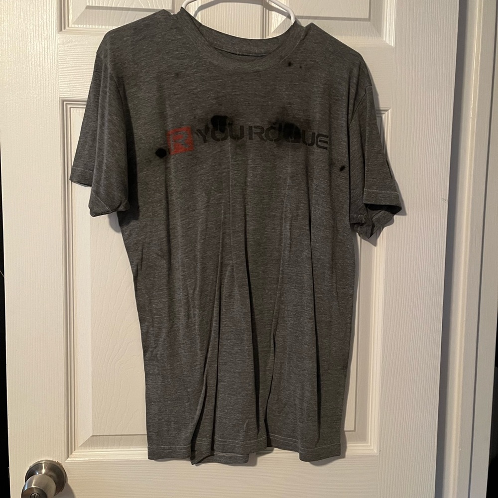 R U Rogue Fitness shirt with ink on it men Large grey